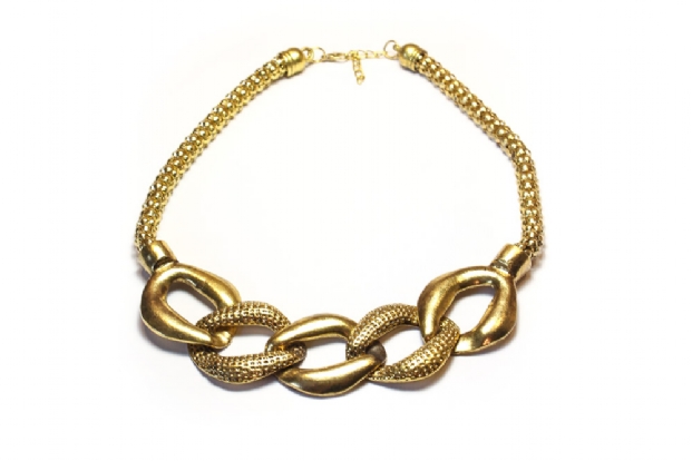 Oversize matt gold chain link necklace.